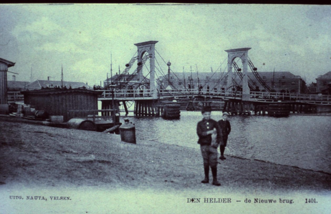 Ankerparkbrug eerder Nieuwe brug Over de Koopvaarderbinnenhaven 1846/47 gebouwd als dubbele wipbrug 1968 buiten gebruik gesteld 1969 gesloopt